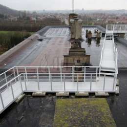 Fire escape walkway platform on roof Aluminium walkway platform used for fire escape